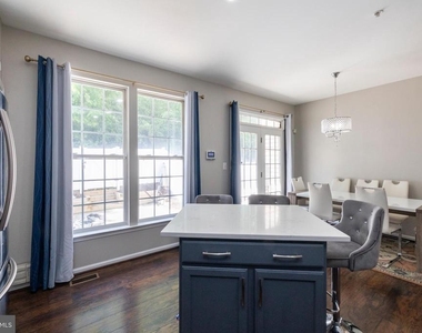 4004 Meadow Trail Lane - Photo Thumbnail 8