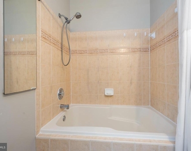 4004 Meadow Trail Lane - Photo Thumbnail 15