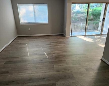 5109 Crossfield Court - Photo Thumbnail 2