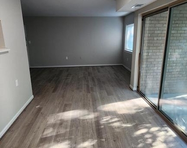 5109 Crossfield Court - Photo Thumbnail 4