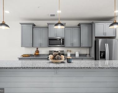 900 Gilbert Road - Photo Thumbnail 7