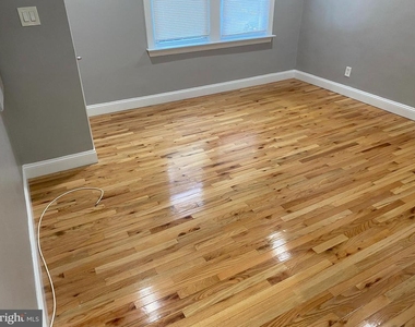 1122 Penn Street Ne - Photo Thumbnail 4