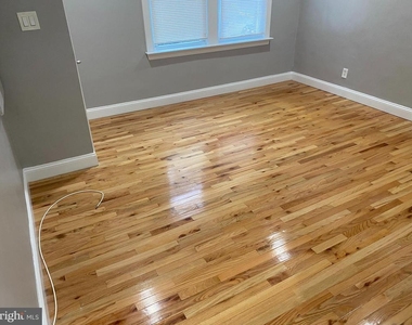 1122 Penn Street Ne - Photo Thumbnail 7