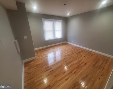 1122 Penn Street Ne - Photo Thumbnail 2