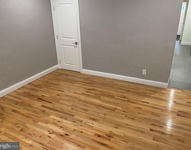 1122 Penn Street Ne - Photo Thumbnail 5