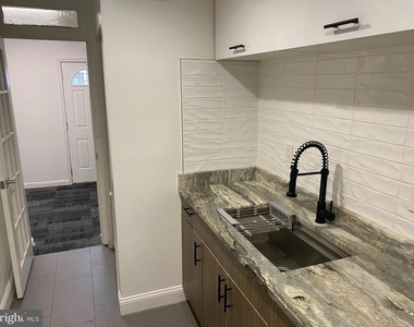 1122 Penn Street Ne - Photo Thumbnail 11