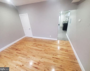 1122 Penn Street Ne - Photo Thumbnail 1