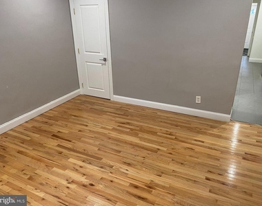 1122 Penn Street Ne - Photo Thumbnail 3