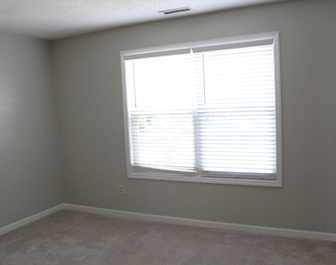 4305 Standing Rock Way - Photo Thumbnail 6