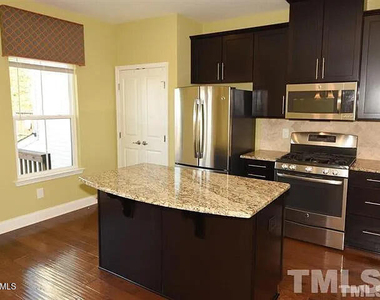 438 Berry Chase Way - Photo Thumbnail 12