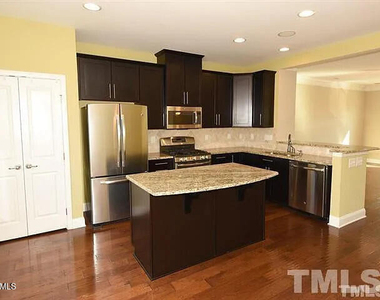 438 Berry Chase Way - Photo Thumbnail 13