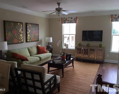 438 Berry Chase Way - Photo Thumbnail 6