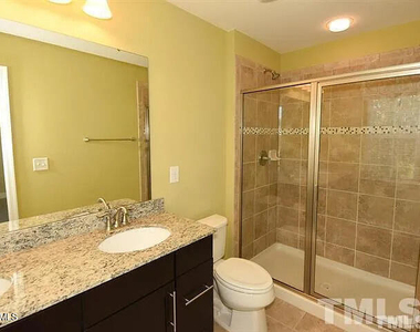 438 Berry Chase Way - Photo Thumbnail 24