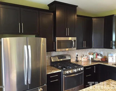 438 Berry Chase Way - Photo Thumbnail 10