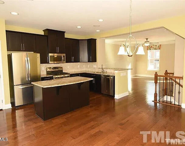 438 Berry Chase Way - Photo Thumbnail 9