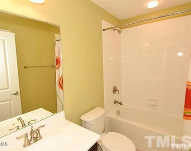 438 Berry Chase Way - Photo Thumbnail 18