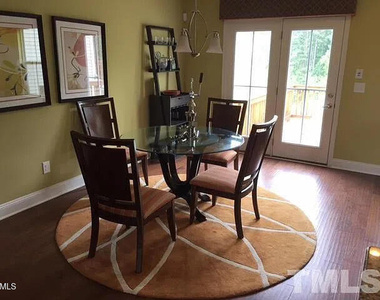 438 Berry Chase Way - Photo Thumbnail 14