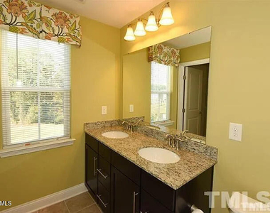 438 Berry Chase Way - Photo Thumbnail 23