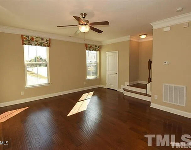 438 Berry Chase Way - Photo Thumbnail 4