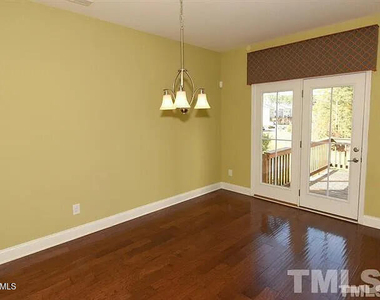 438 Berry Chase Way - Photo Thumbnail 3