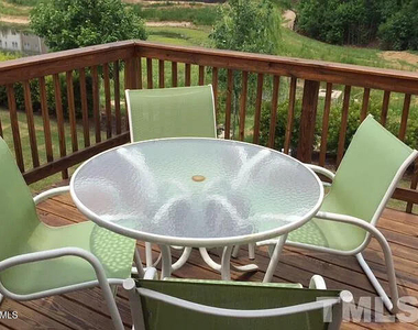 438 Berry Chase Way - Photo Thumbnail 27