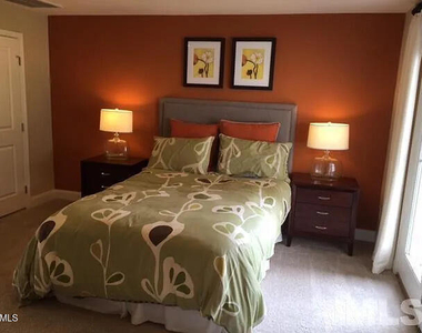 438 Berry Chase Way - Photo Thumbnail 16