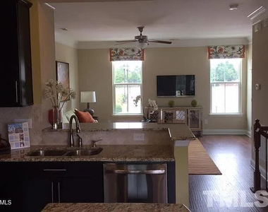 438 Berry Chase Way - Photo Thumbnail 7