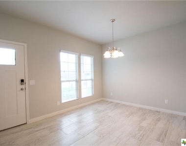 2819 Wheatfield Way - Photo Thumbnail 7
