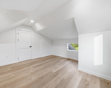 2212 Yellow Jacket Ln - Photo Thumbnail 22
