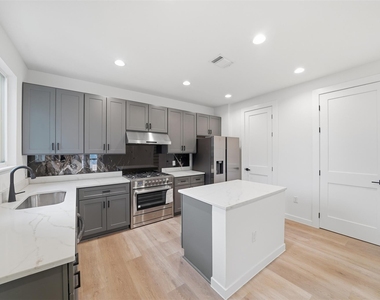 2212 Yellow Jacket Ln - Photo Thumbnail 9