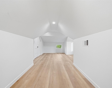 2212 Yellow Jacket Ln - Photo Thumbnail 21