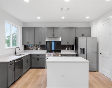 2212 Yellow Jacket Ln - Photo Thumbnail 3