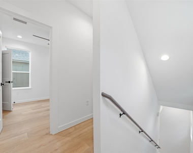 2212 Yellow Jacket Ln - Photo Thumbnail 12