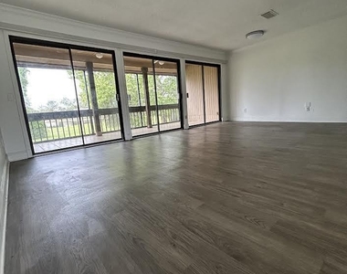 7616 Las Palmas Way - Photo Thumbnail 2