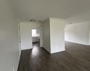 7616 Las Palmas Way - Photo Thumbnail 7