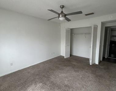 7616 Las Palmas Way - Photo Thumbnail 8