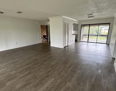 7616 Las Palmas Way - Photo Thumbnail 1