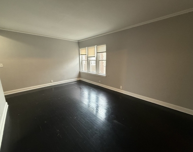 7344 N Damen Avenue - Photo Thumbnail 1
