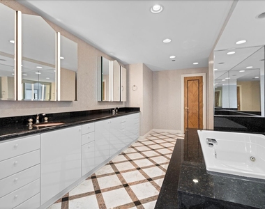 100 E Huron Street - Photo Thumbnail 16