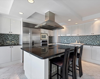 100 E Huron Street - Photo Thumbnail 6