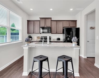 208 Turner Lane - Photo Thumbnail 8