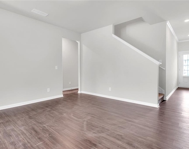 208 Turner Lane - Photo Thumbnail 3