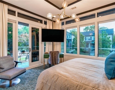 669 East Avenue Ne - Photo Thumbnail 17