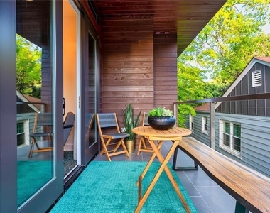 669 East Avenue Ne - Photo Thumbnail 23