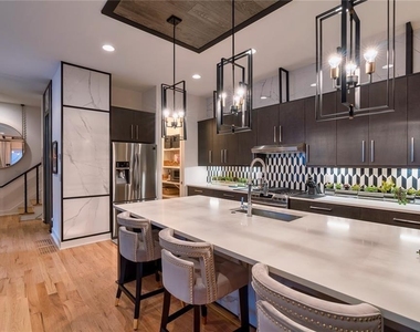 669 East Avenue Ne - Photo Thumbnail 9
