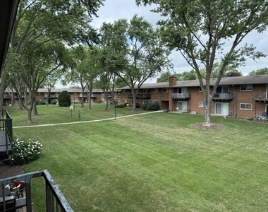 1900 W Knightsbridge Drive - Photo Thumbnail 5