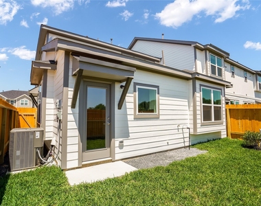 27935 Western Creek Court - Photo Thumbnail 12