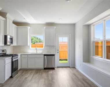27935 Western Creek Court - Photo Thumbnail 4