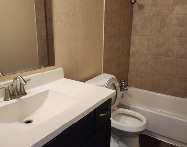 4311 Yellowstone St Boulevard - Photo Thumbnail 4