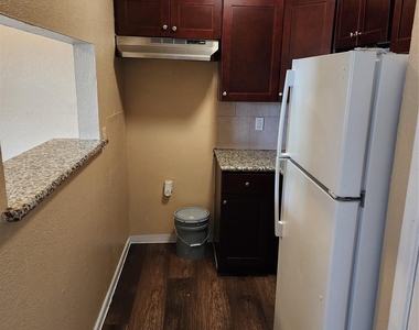 4311 Yellowstone St Boulevard - Photo Thumbnail 3